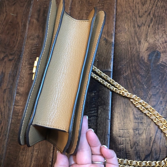 Tory Burch Tan Shoulder Bag with Gold Accents - Picture 4 of 7